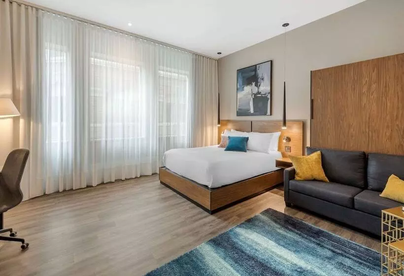 Royal William, Ascend Hotel Collection