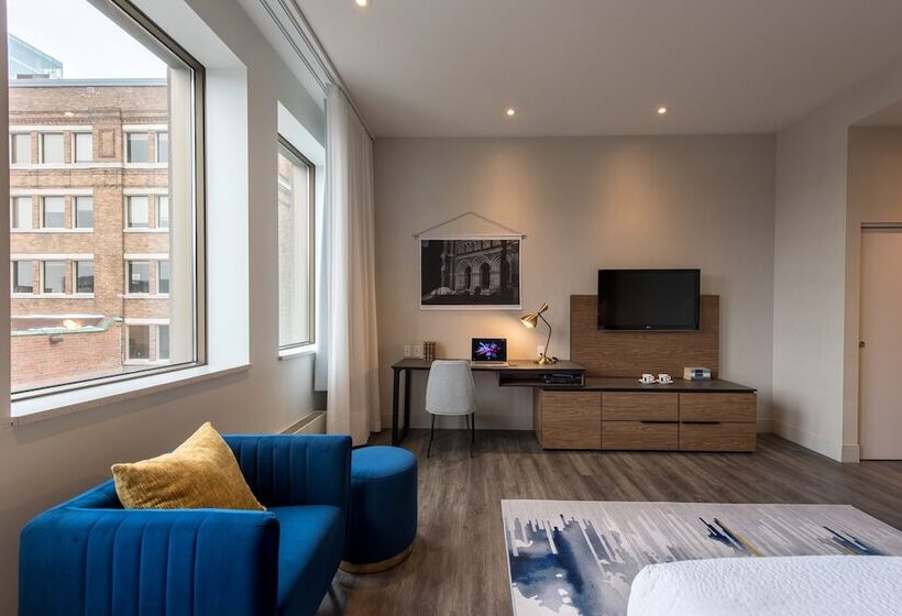 Royal William, Ascend Hotel Collection