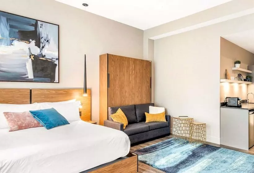 Royal William, Ascend Hotel Collection