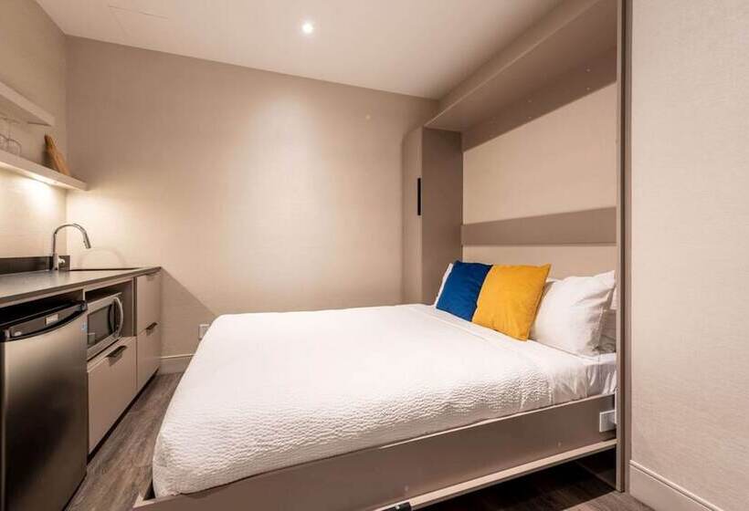 Royal William, Ascend Hotel Collection