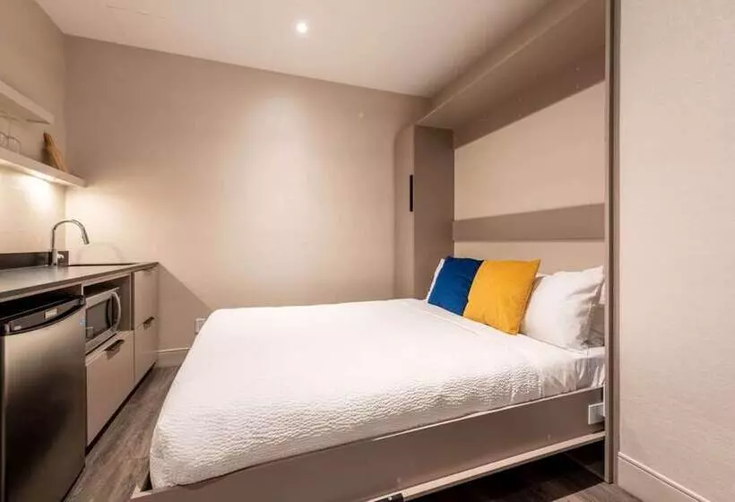 Royal William, Ascend Hotel Collection