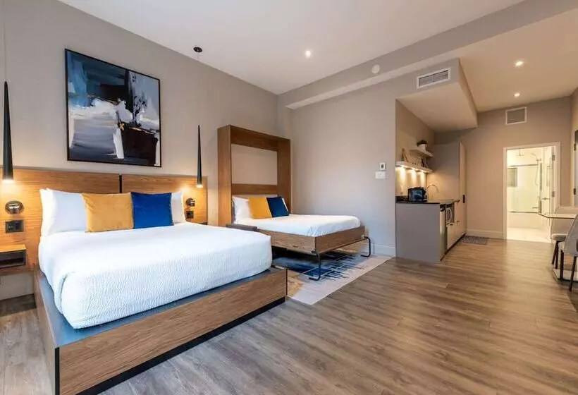 Royal William, Ascend Hotel Collection