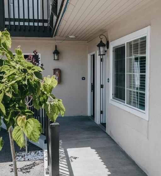 Отель Sea Air Inn & Suites   Downtown   Restaurant Row