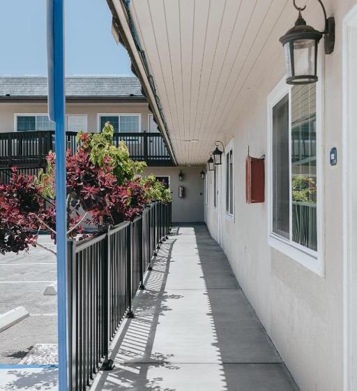 Отель Sea Air Inn & Suites   Downtown   Restaurant Row