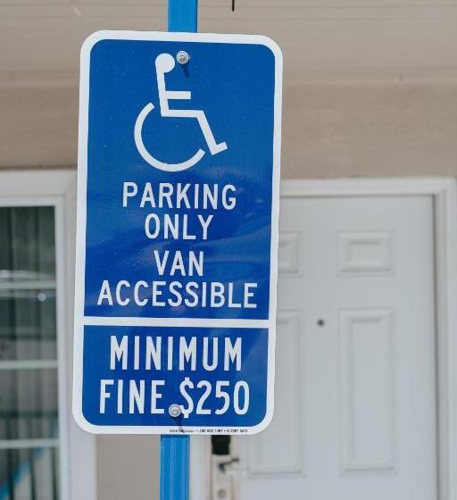 Отель Sea Air Inn & Suites   Downtown   Restaurant Row