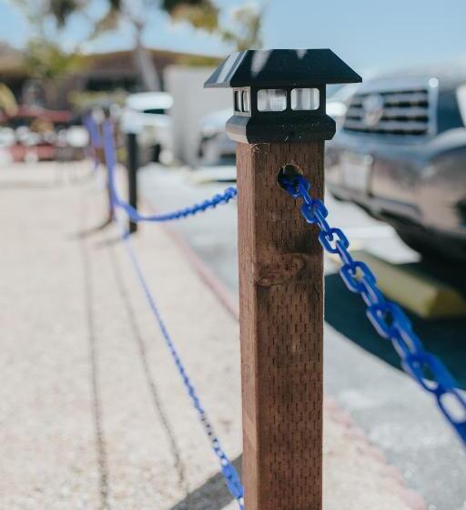 Отель Sea Air Inn & Suites   Downtown   Restaurant Row