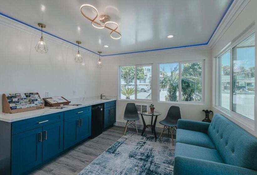 Отель Sea Air Inn & Suites   Downtown   Restaurant Row