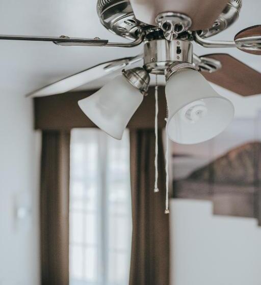 Отель Sea Air Inn & Suites   Downtown   Restaurant Row