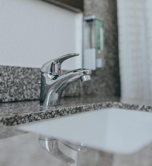 Отель Sea Air Inn & Suites   Downtown   Restaurant Row