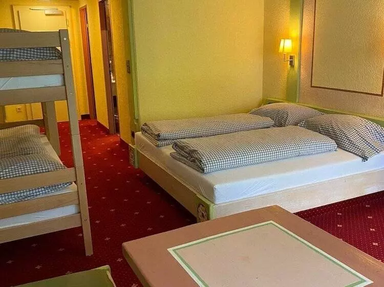 Отель Das Kronen