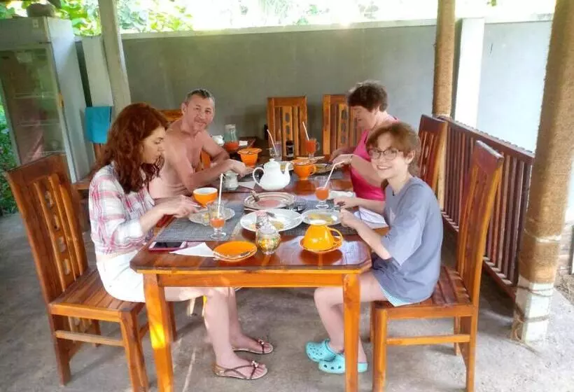 Hotelli Inn Sea Horizon Ahungalla