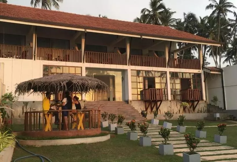 ホテル Isamar Front Beach