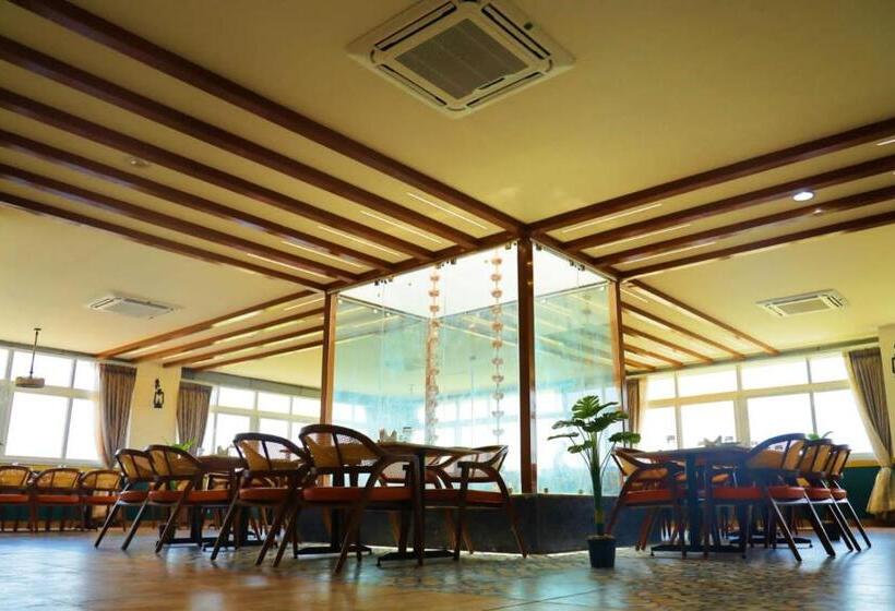 ユースホステル Sahasra Dla