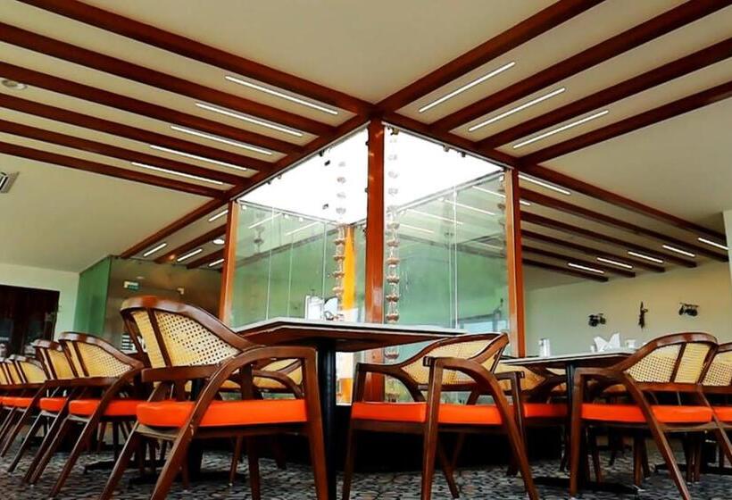 ユースホステル Sahasra Dla