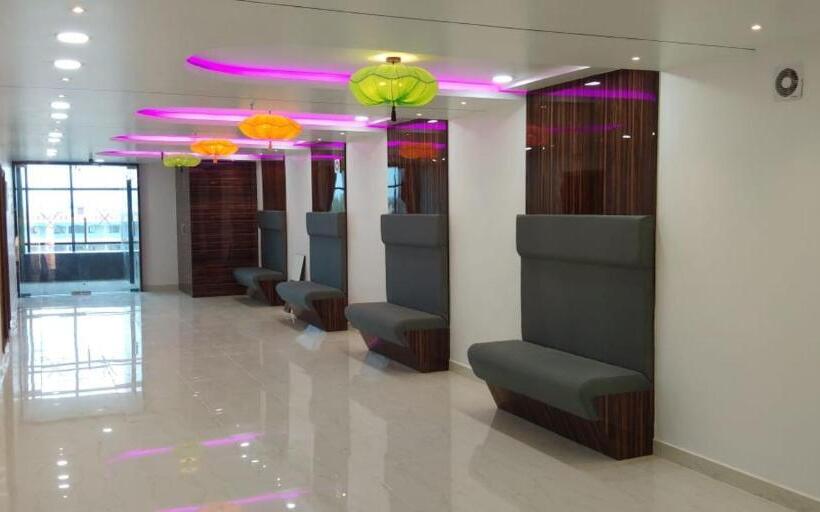 ユースホステル Sahasra Dla