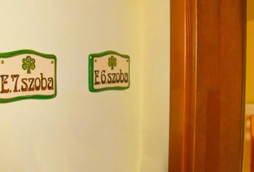 Aamiaismajoitus (B&B) Sasréti Vadászkastély Almamellék