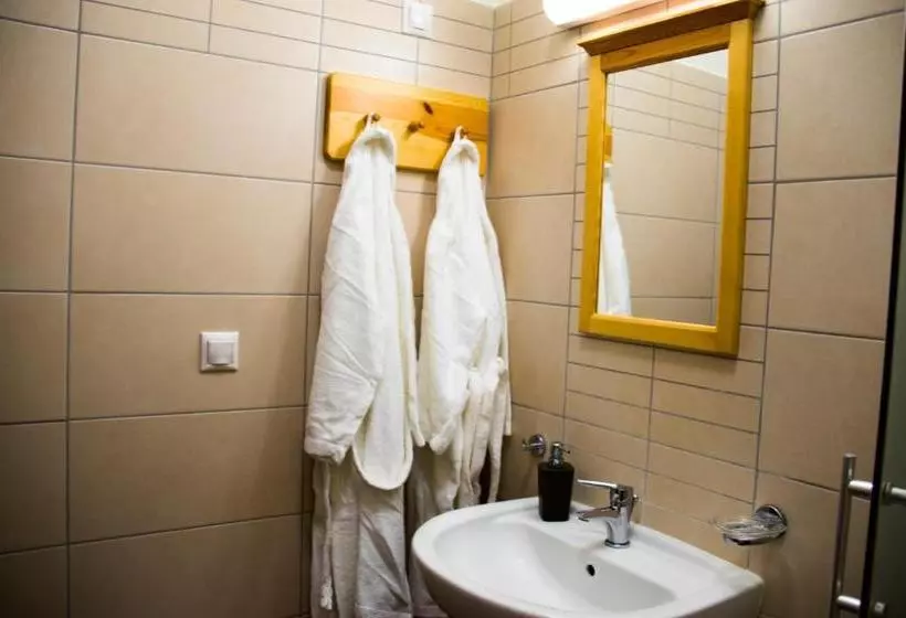 Aamiaismajoitus (B&B) Sasréti Vadászkastély Almamellék