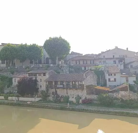 ベッドアンドブレックファースト Les Terrasses Du Petit Nérac