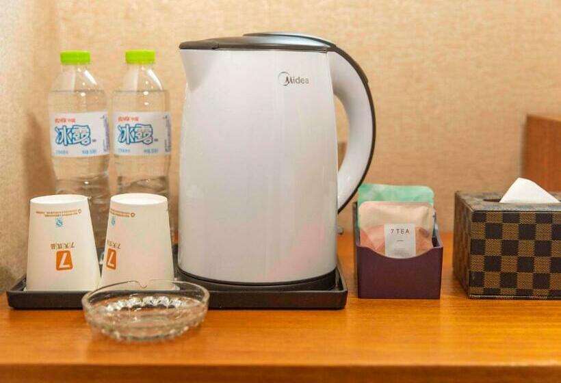 ホテル 7days Premium Chongqing Qibo Center Jintong Road Light Railway Station Branch