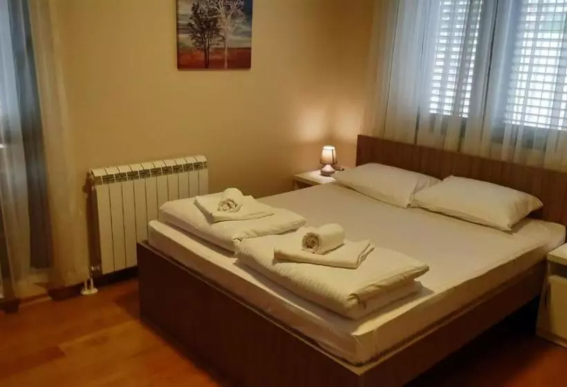 پانسیون Pilon Apartments