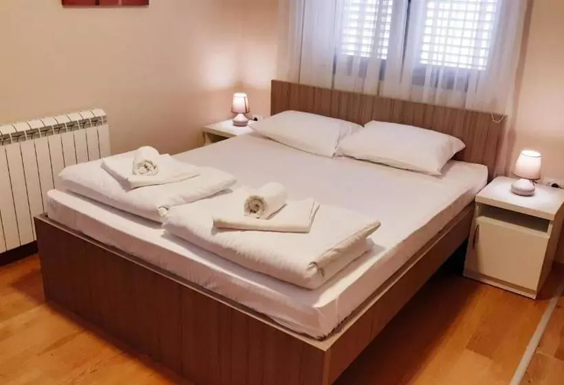 پانسیون Pilon Apartments