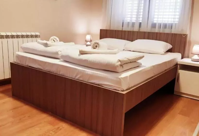 پانسیون Pilon Apartments