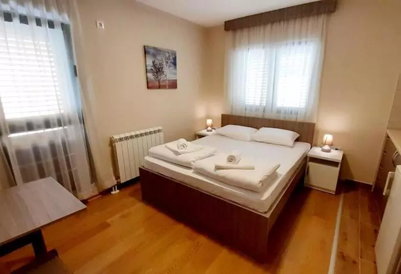 پانسیون Pilon Apartments