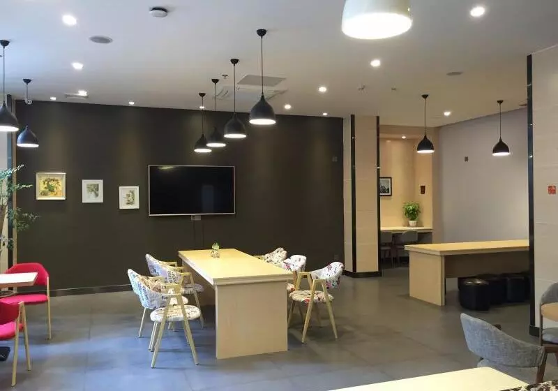 Hotelli 7days Premium Huanggang Walking Street Branch