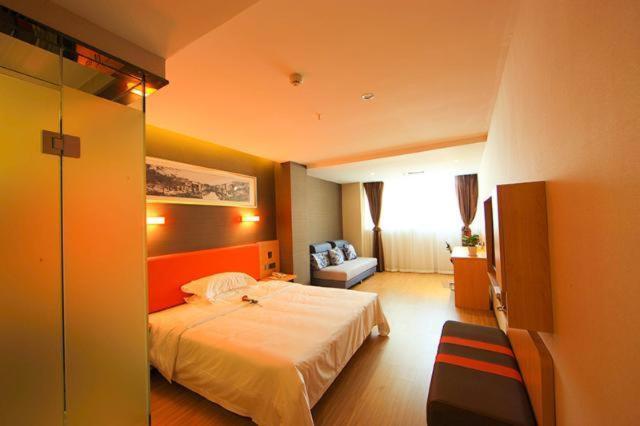 Hotel 7days Premium Jingjiang Fuhai New World Bus Station