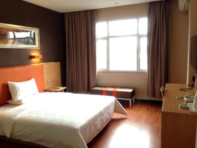 Hotel 7days Premium Jingjiang Fuhai New World Bus Station