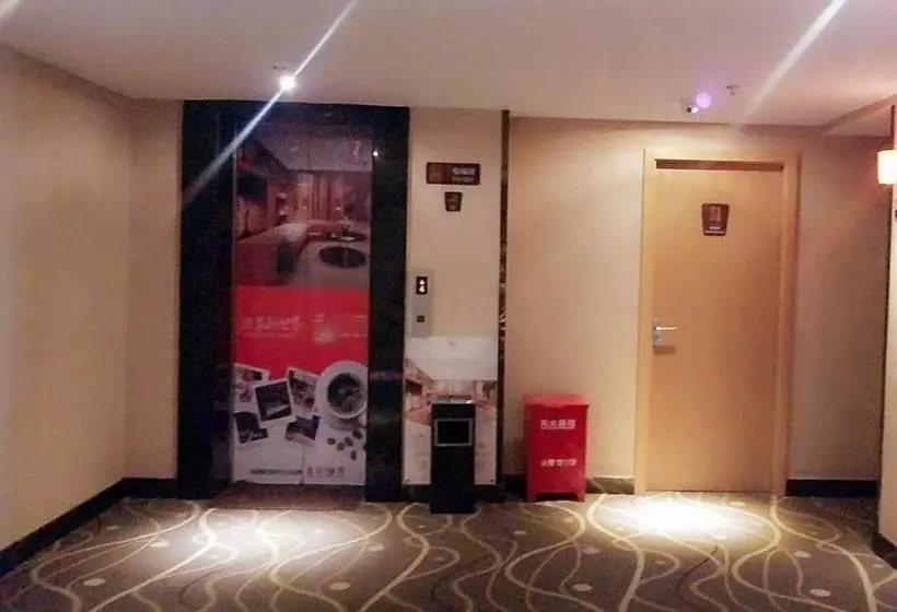 ホテル 7 Days Premium Yueyang Baling Dong Road High Speed Railway Station