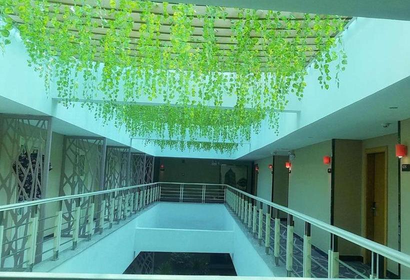 בית מלון כפרי 7 Days Premium Yueyang Baling Dong Road High Speed Railway Station