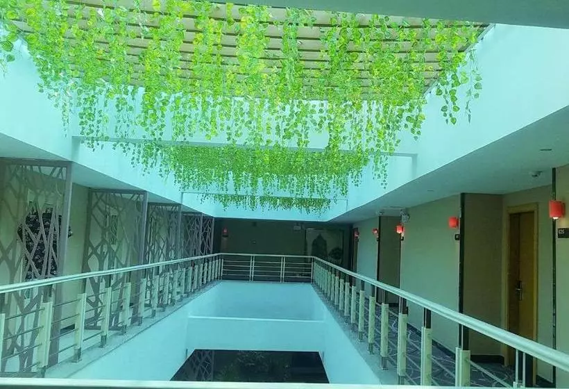 ホテル 7 Days Premium Yueyang Baling Dong Road High Speed Railway Station