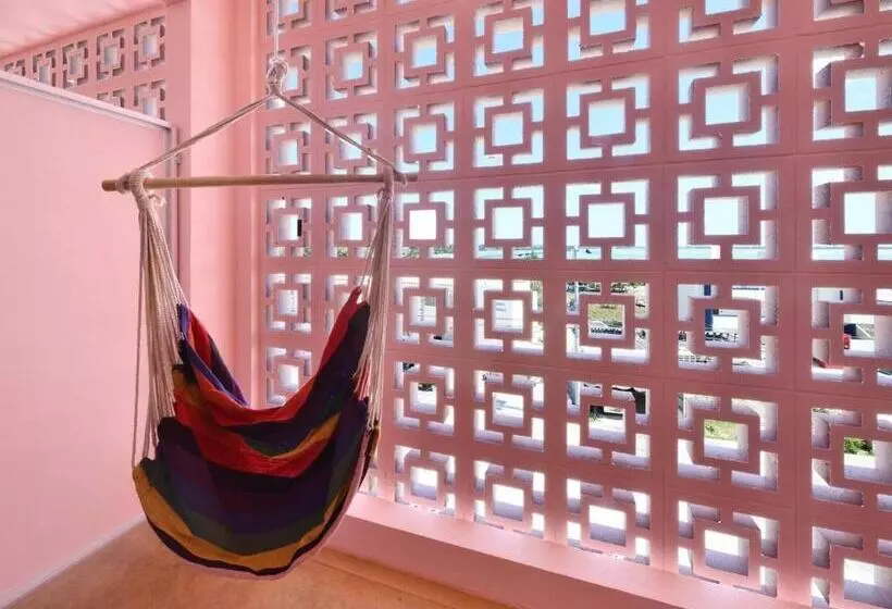 Hotelli Pink Hibiscus