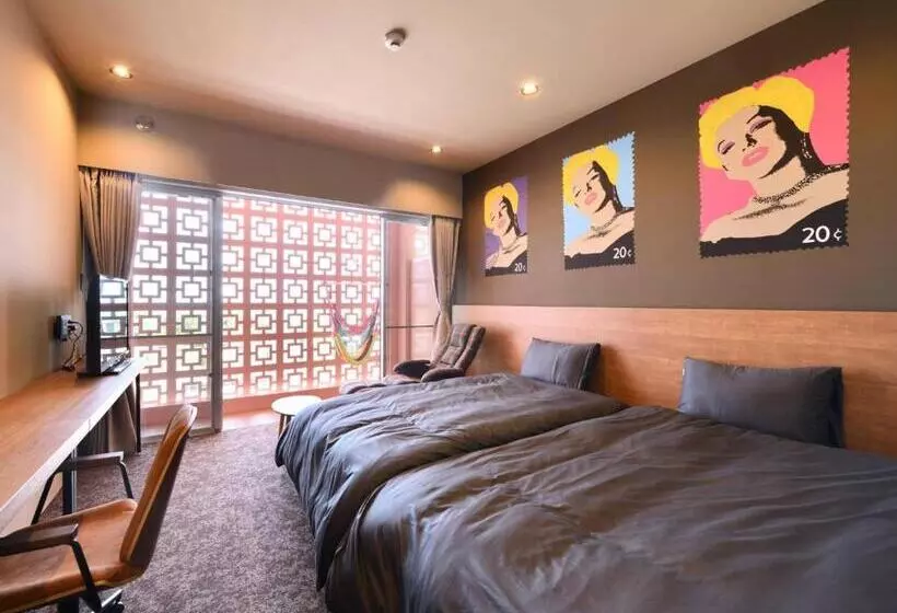 Hotelli Pink Hibiscus