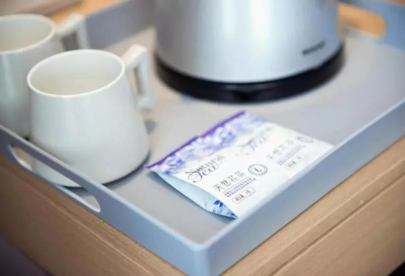 Lavande Hotel Neijiang High Speed Railway Station Peace Plaza