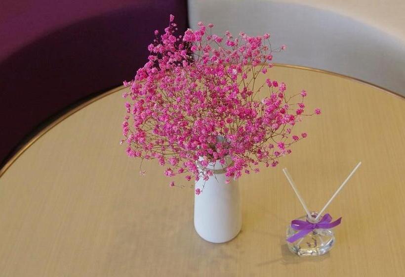 Lavande Hotel Neijiang High Speed Railway Station Peace Plaza