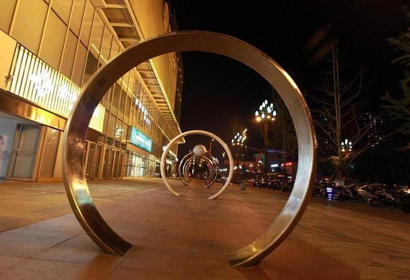 Lavande Hotel Neijiang High Speed Railway Station Peace Plaza