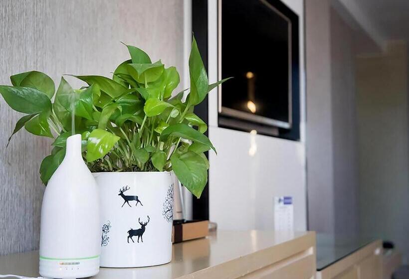 Lavande Hotel Urumqi High Speed Railway Wanda Plaza