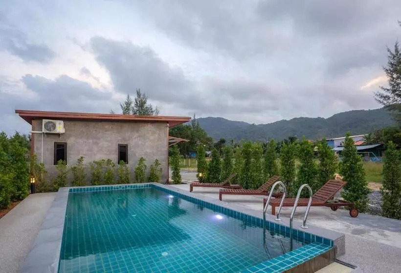 Hotelli Malinee Resort