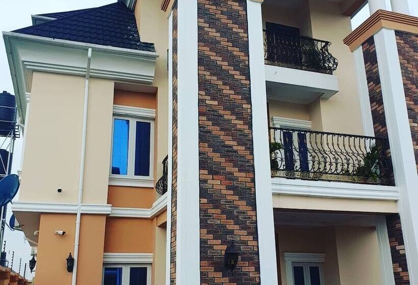 هتل Mexiloyd Luxury Rooms & Suites