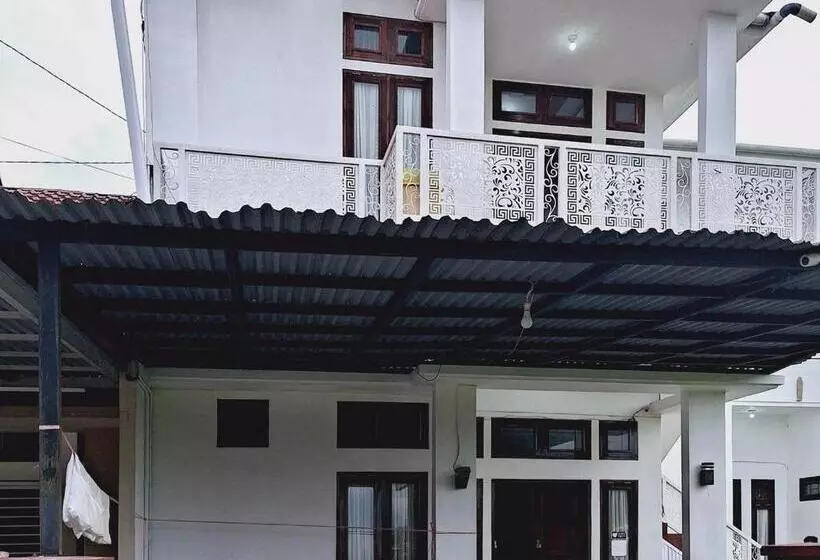 Hotelli Reddoorz Syariah At Galliano Homestay Bukittinggi