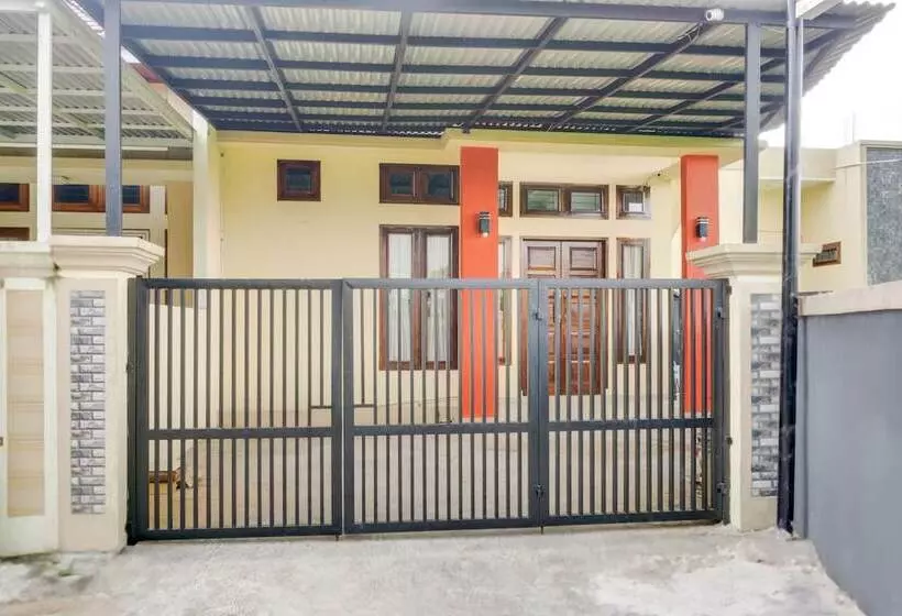 Hotelli Reddoorz Syariah At Galliano Homestay Bukittinggi