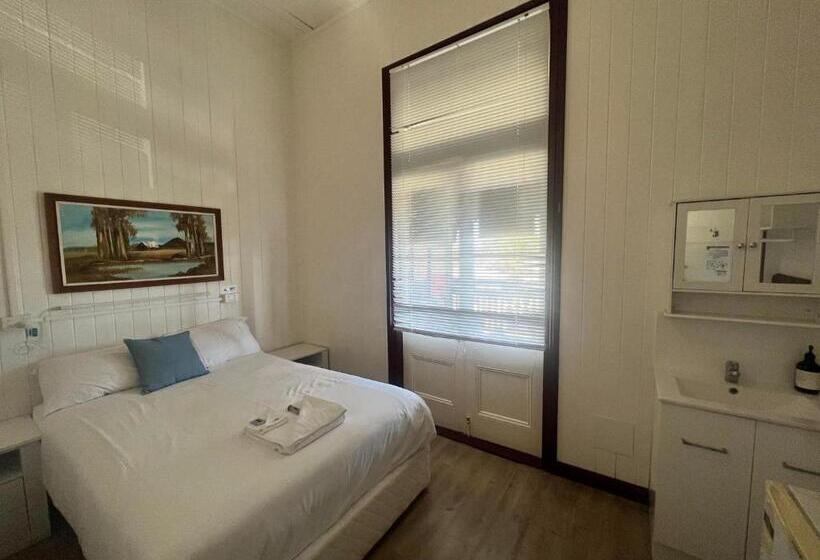 ホテル The Australian