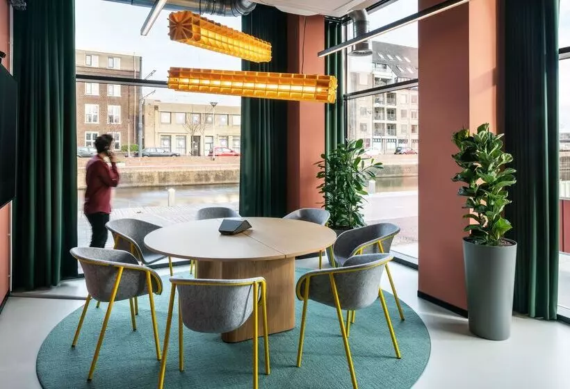 Hotelli The Social Hub Delft