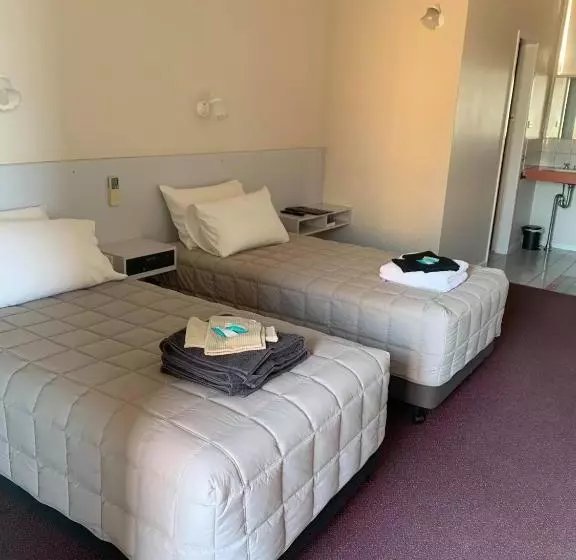 The Royal Motel