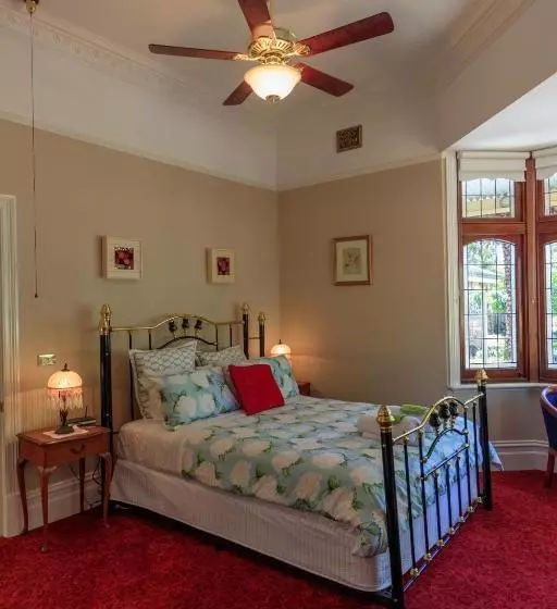 Aamiaismajoitus (B&B) The Oaks Lilydale Accommodation