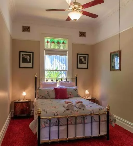 Aamiaismajoitus (B&B) The Oaks Lilydale Accommodation