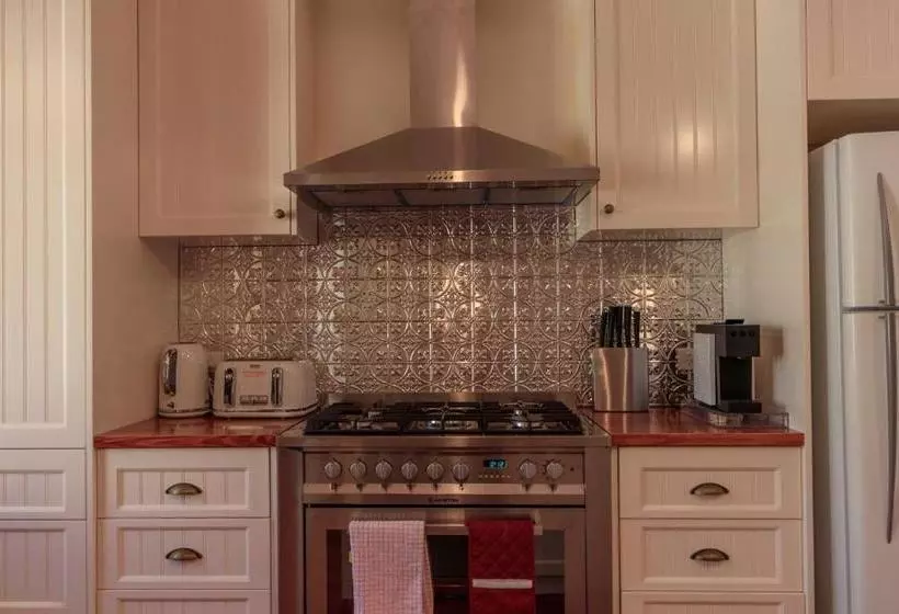 Aamiaismajoitus (B&B) The Oaks Lilydale Accommodation