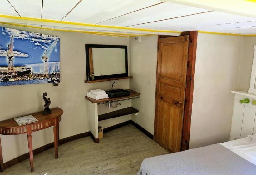 هتل La Calanque De Figuerolles